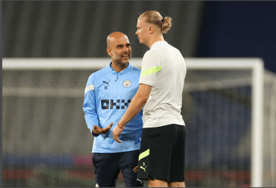 热议汪士钦红牌：对方踢人很隐蔽；染红动作太业余，狂性大发（汪士钦红牌引热议：对手隐蔽踢人遭质疑，染红举动显业余且情绪失控）