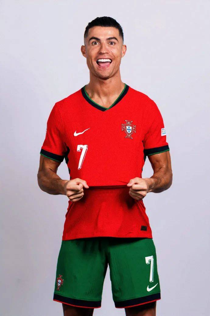 我来我征服，梅西来迈阿密时球队为联赛垫底，如今拿下总冠军