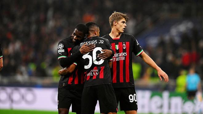 西媒：莫德里奇渴望在皇马结束职业生涯，主动提出过不同降薪方案（西媒称莫德里奇希望在皇马谢幕，曾主动递交多种降薪方案）