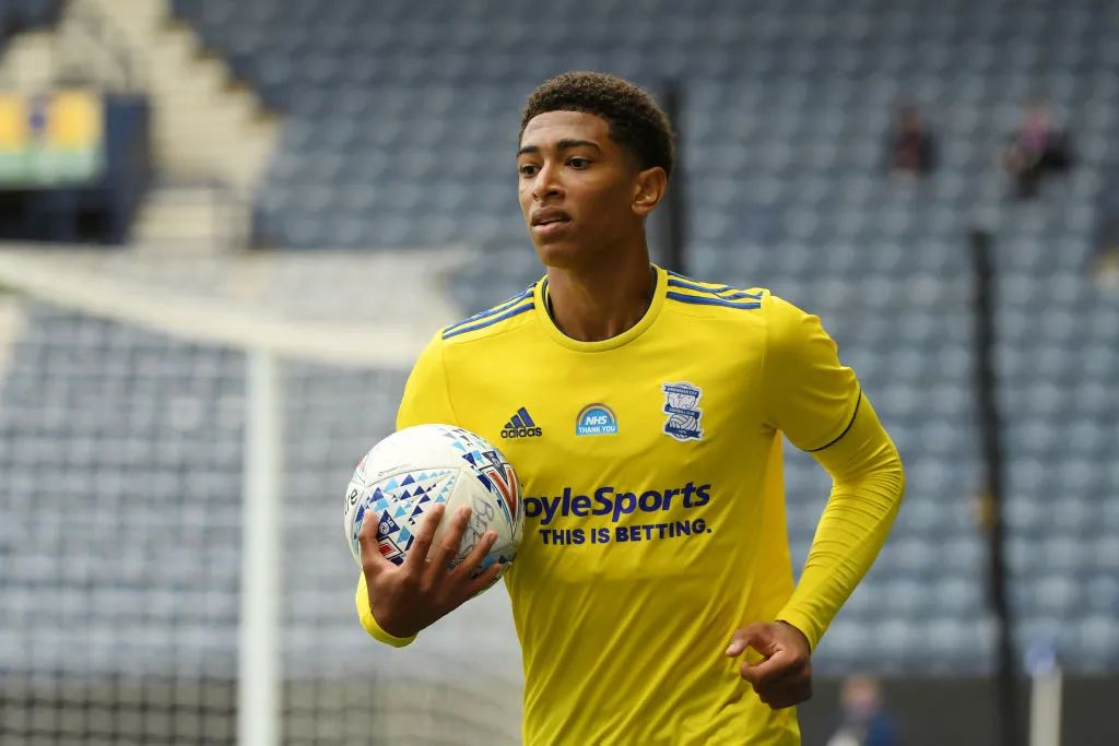 德劳伦蒂斯：在我们这个破主场里，一场只能赚300万欧（德劳伦蒂斯吐槽主场：单场仅进账300万欧元）