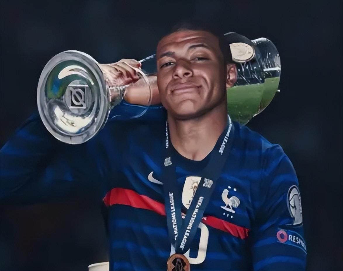 上海足协祝贺海港三连冠：上海足球史上已留下你们浓重的一笔