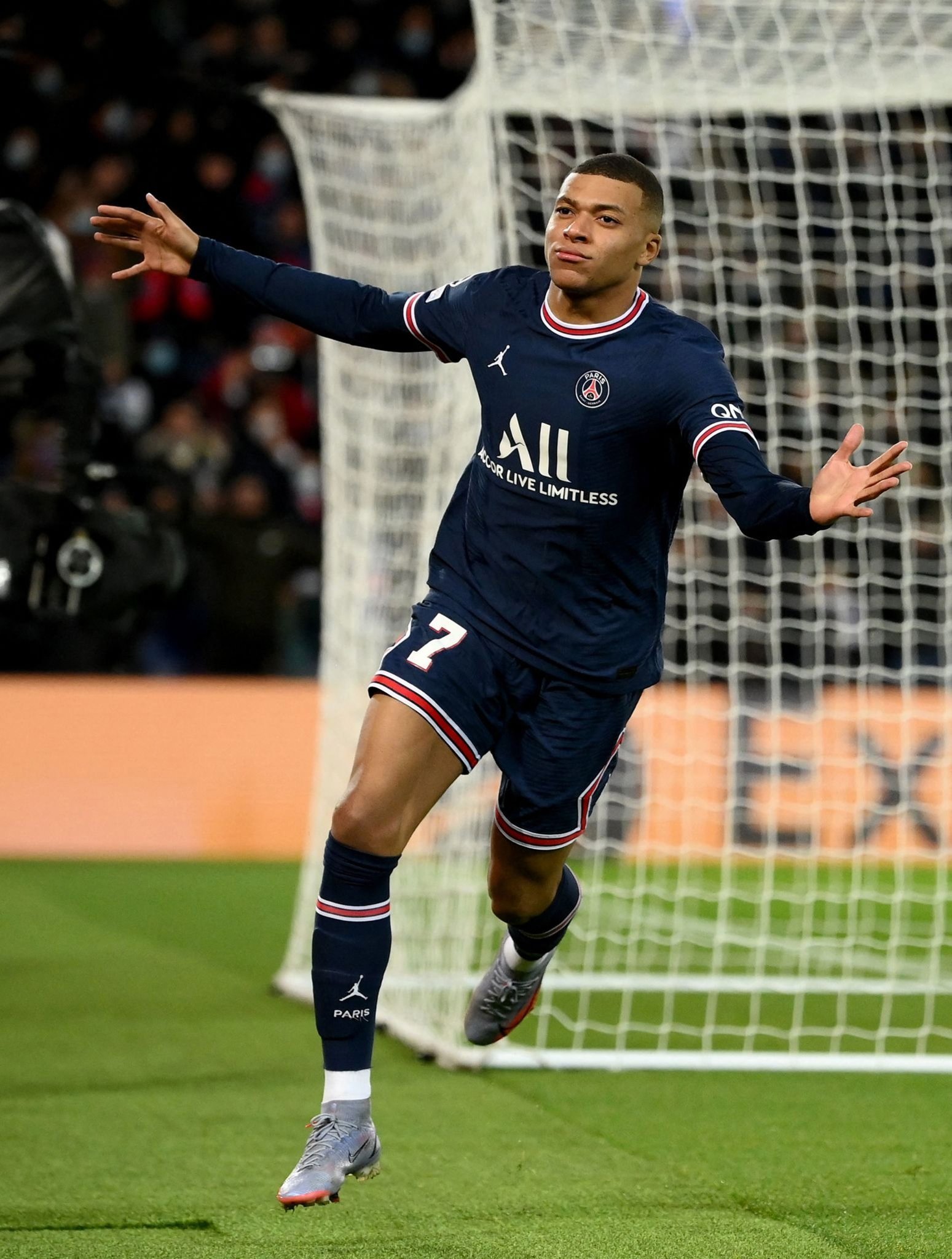 东体：国足年轻化不是面子工程，塞鸟、侯永永等应有一席之地（东体：国足年轻化不做表面文章，塞鸟、侯永永等应获一席之地）