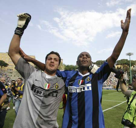 弟媳发布和内马尔合照，引发弗鲁米嫩塞球迷猜测其加盟热潮（弟媳晒与内马尔合影，弗鲁米嫩塞球迷掀起内马尔加盟猜测热潮）