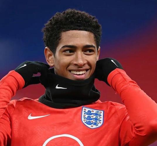 参观诺坎普，梅西：我回到了我怀念的地方，希望有一天能回来（梅西探访诺坎普：回到牵挂之地，盼有朝一日再归）