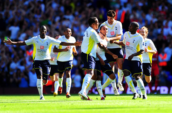 热议U22男足输越南：五后卫+偏哨都输了，非要国际日去忙全运（U22国足负越南掀热议：五后卫难救场，争议判罚难改局，国际比赛日仍忙全运）