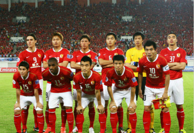 如何提升足球场上的无球跑动？（如何增强足球场上的无球跑动能力？）