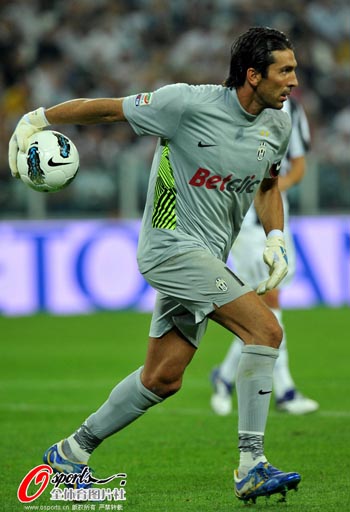 廷贝尔：厄德高是显而易见的领袖；无论如何战胜拜仁都是大事（廷贝尔：厄德高的领袖气质毋庸置疑，不管以何种方式击败拜仁都意义非凡）