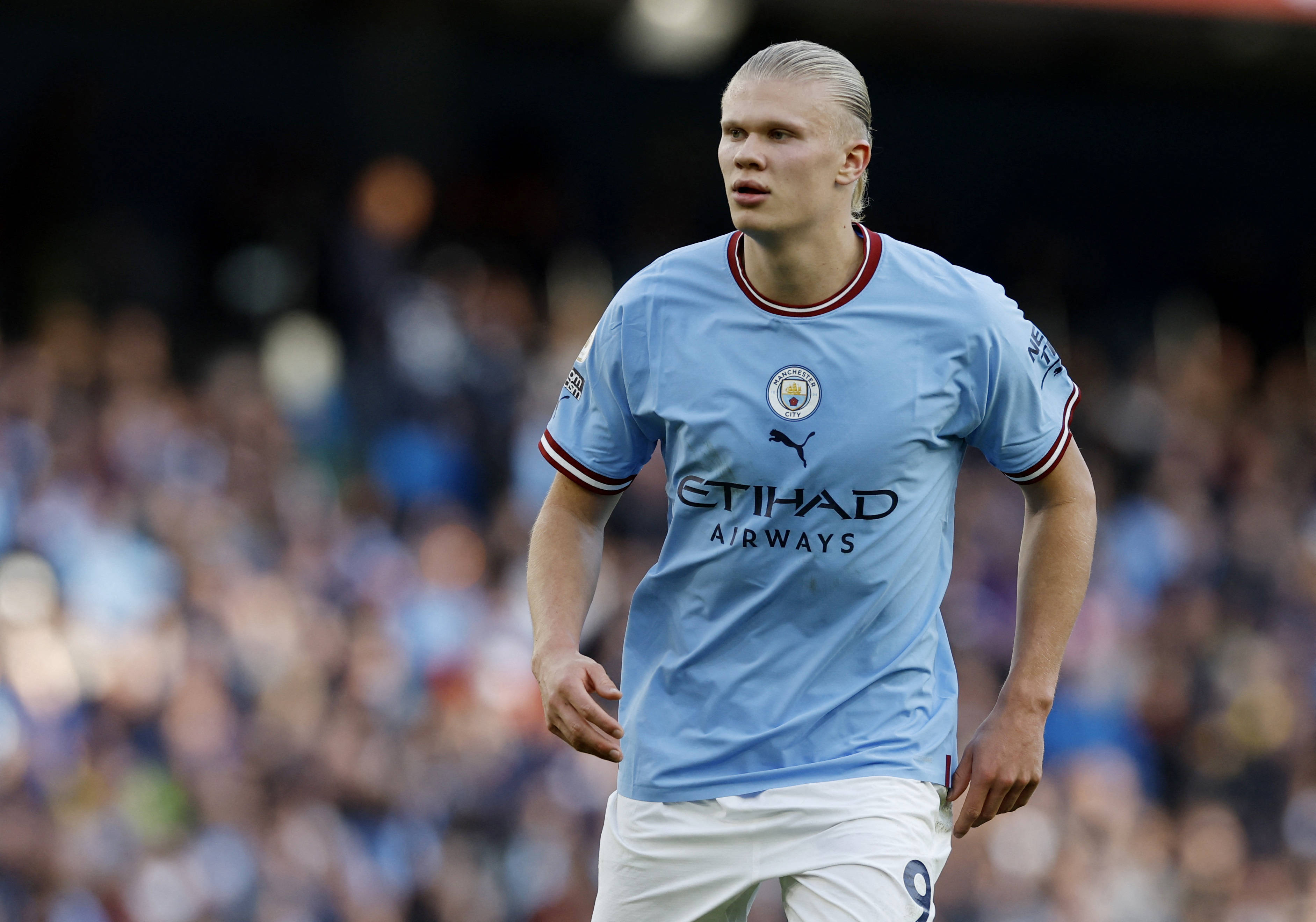 记者：汶马探赛后与海港助教约翰交换队服，两人曾在横滨合作（记者：汶马探赛后与海港助教约翰互换球衣，二人曾在横滨共事）