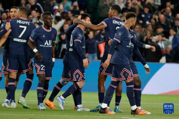 德转列2025年免签球员身价榜：戴维4500万第1，萨内3200万第2（德转2025年免签球员身价榜出炉：戴维斯4500万领跑，萨内3200万位列第二）