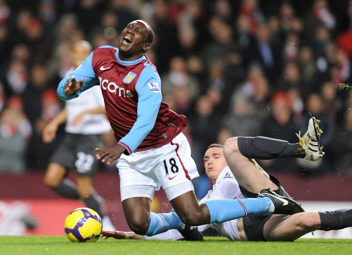 澳超半场：克莱因远射中柱，阿德莱德联暂0-0布里斯班狮吼