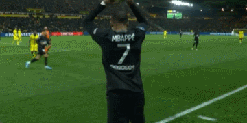 张伯伦代表阿森纳U21出战曼联U21，8年后再为枪手比赛（张伯伦披阿森纳U21战曼联U21，时隔8年再度为枪手登场）